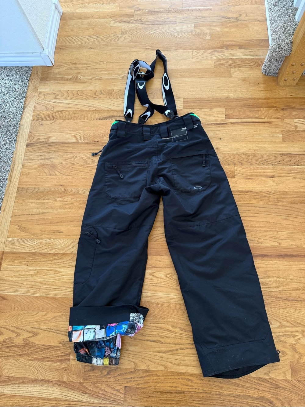 Oakley Black Men's Snow/Ski Pants with Rainbow Stripe Accent - Picture 5 of 16